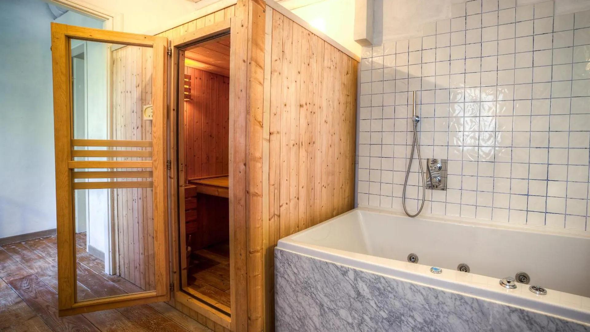 Relais Del Lago Capannori 0*,